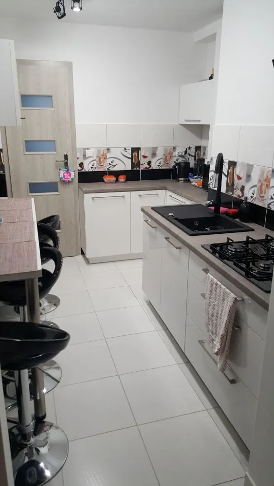 Kitchen tiles after professional cleaning